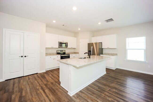 Building Photo - 486 Samara Ct