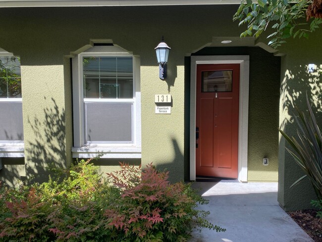 Building Photo - SUNNYVALE - executive townhome with amazin...
