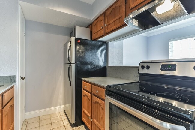 Building Photo - 6402 Del Monte Dr