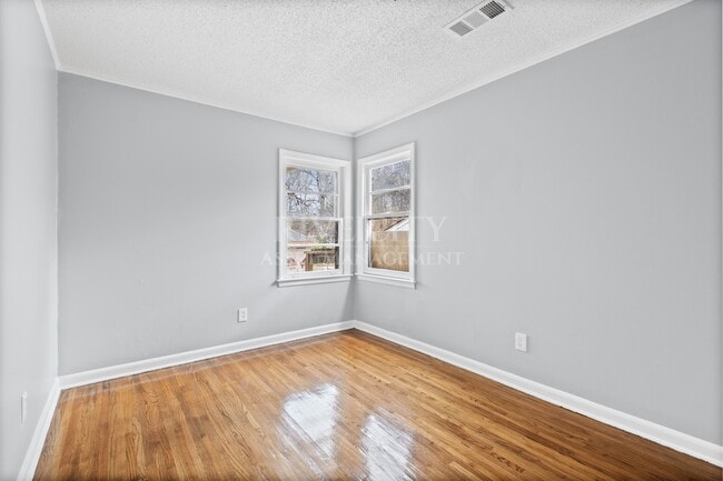 Building Photo - 2185 Slocum Ave