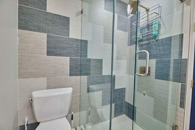 Building Photo - Fully Furnished Villa in Gated Paradise Va...