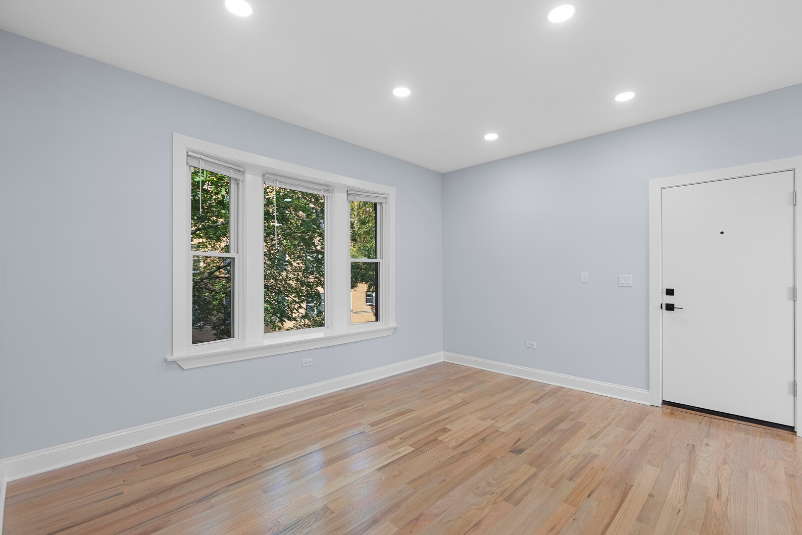 Building Photo - 3805 W Belle Plaine Ave