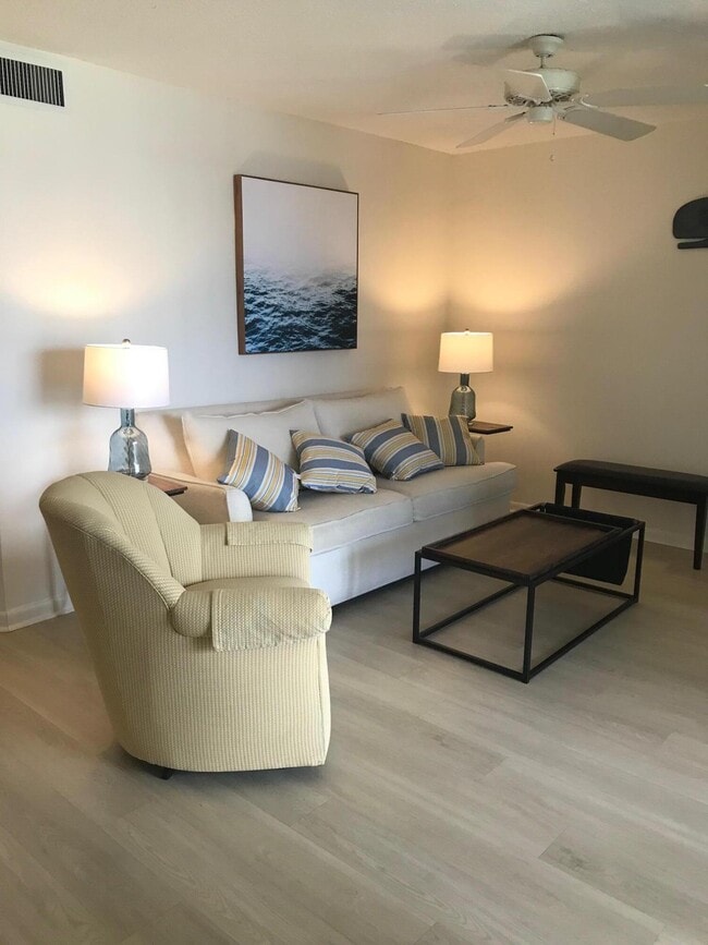 Building Photo - 353 S US Hwy 1