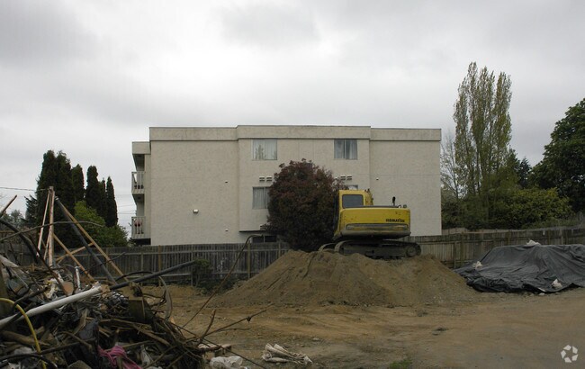 Building Photo - Win Don Apartments