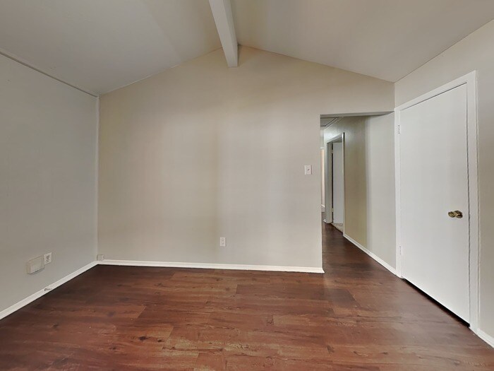 Building Photo - 1303 Carla Ave