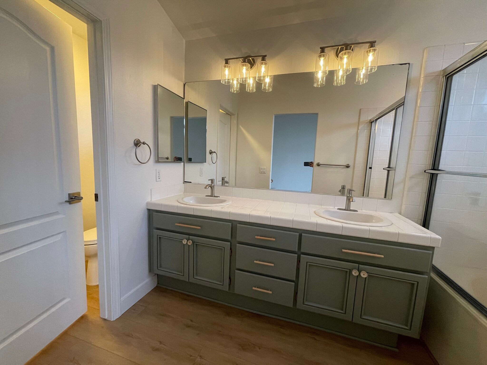 Double vanity - 4466 San Joaquin St