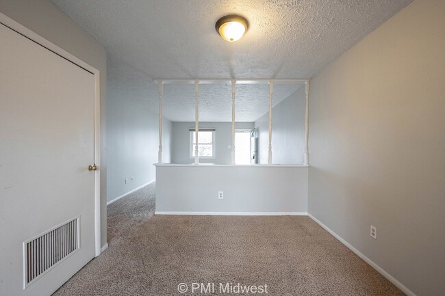 Building Photo - 209 W Green Meadows Dr