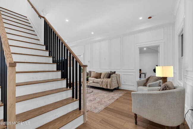 Building Photo - 340 River Rd