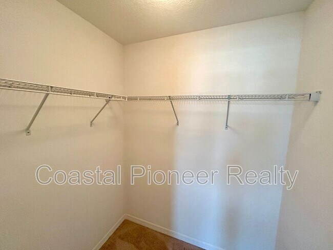 Building Photo - 2123 Roanoke Springs Dr