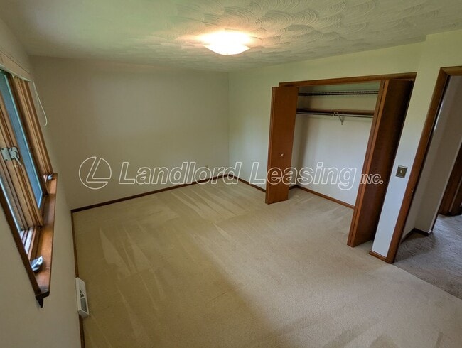 Building Photo - Charming 3-Bedroom Ranch with Spacious Lay...