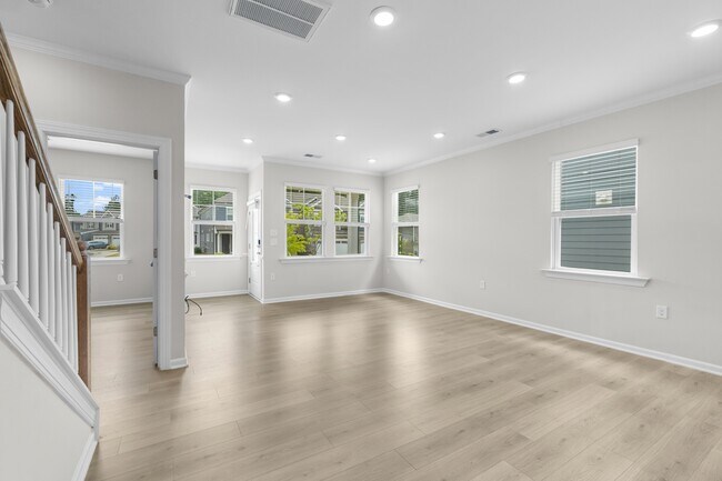 Building Photo - 2466 Hutch Ln