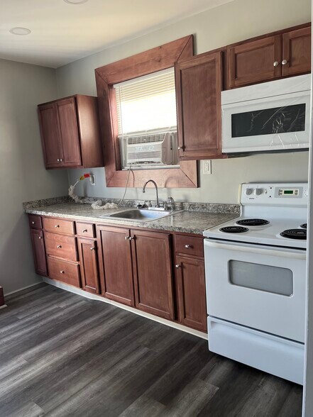 Full-size Appliances | AC - 1521 S Broad St