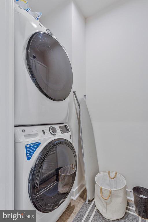 Building Photo - 10910 Presidential Pkwy