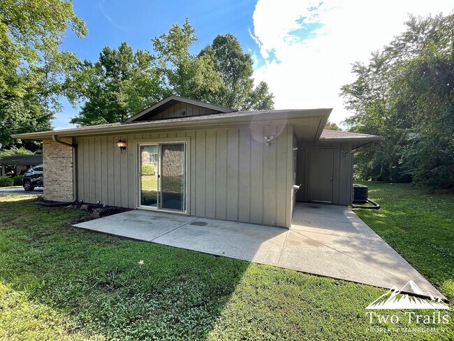 Building Photo - 707 Farmington Cir