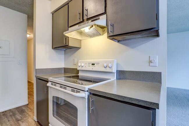 Building Photo - Look no Further, Tyee offers a SUPER 2bed/...