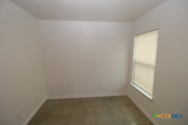 Building Photo - 514 Lost Trl