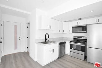 Building Photo - 1610 S Beverly Glen Blvd