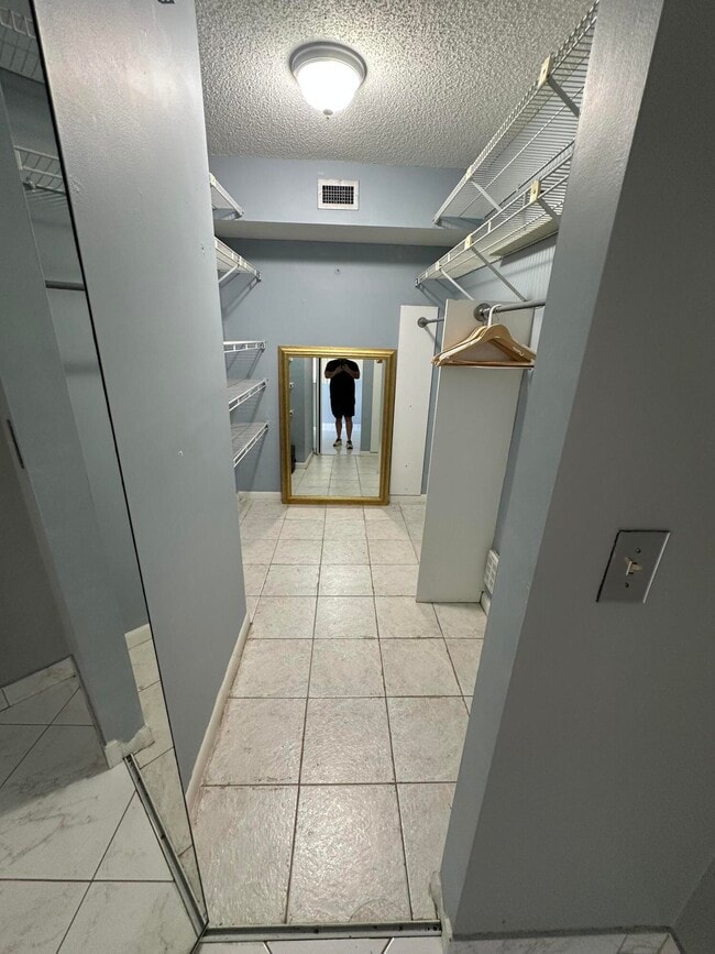 Building Photo - 14905 Wedgefield Dr