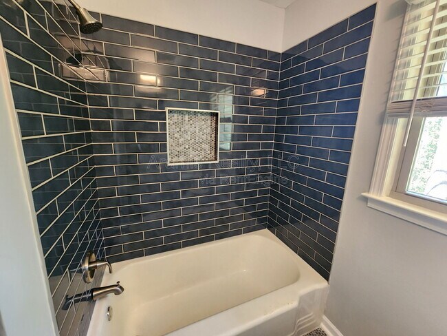 Building Photo - 1750 Boulderview Dr SE