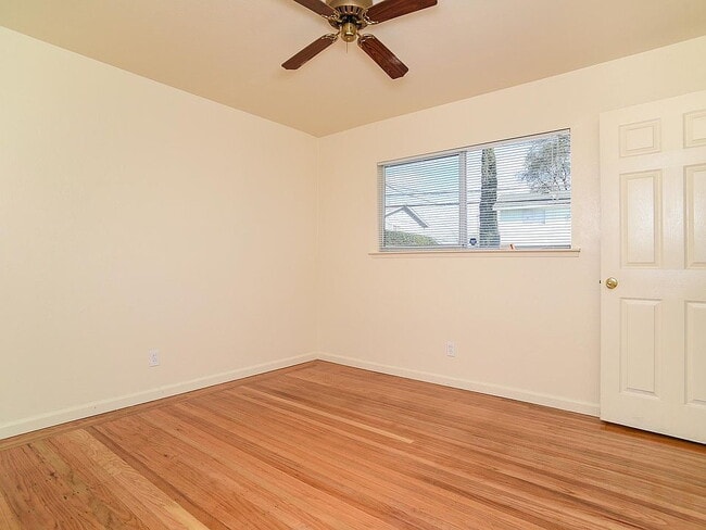 Building Photo - Attractive 3 bedroom home