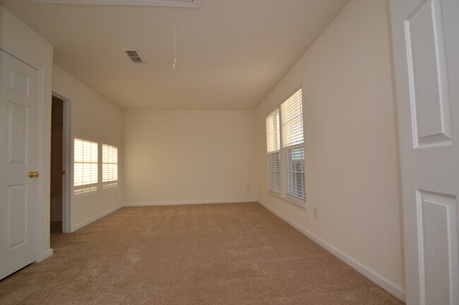 Building Photo - Spacious Ballantyne Living | 3BR, 3.5BA with Community Pool