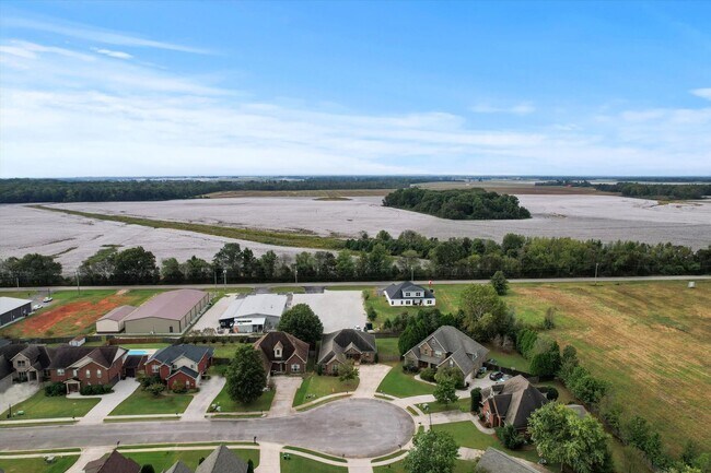 Building Photo - Fenced Yard! Storm Shelter! Conveniently l...