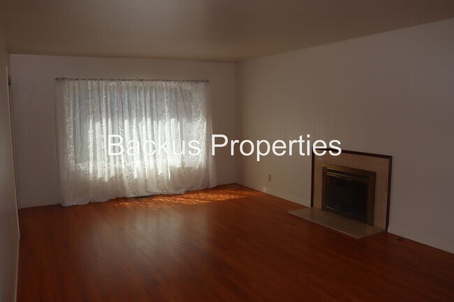 Building Photo - Wonderful three bedroom home in Monterey Park area of South Salinas