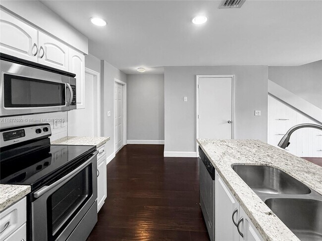Building Photo - 1606 Veracruz Ln