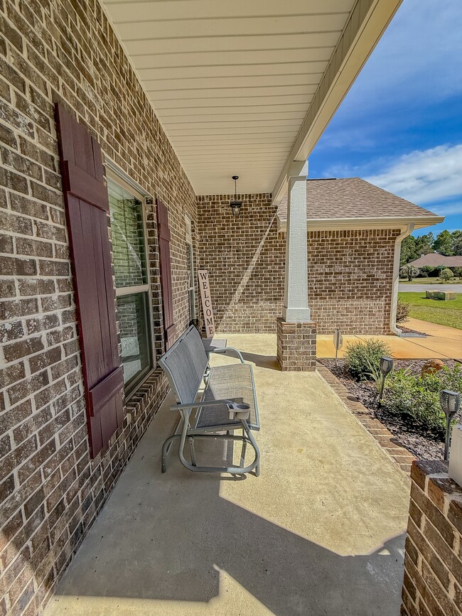 Building Photo - 2437 Hilton Dr