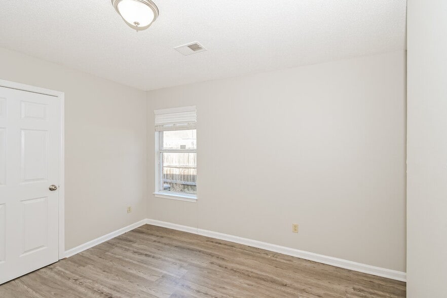 Building Photo - 5979 Prairie Cove