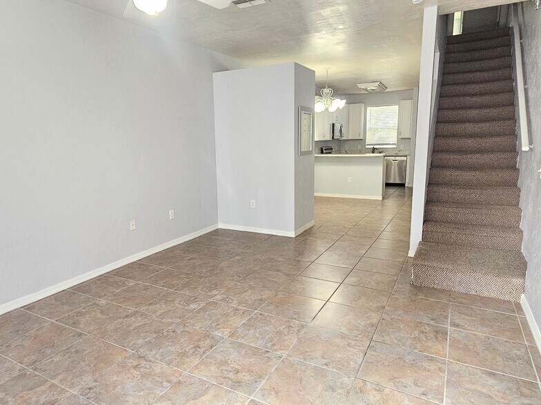 Building Photo - 4415 SW 34th St