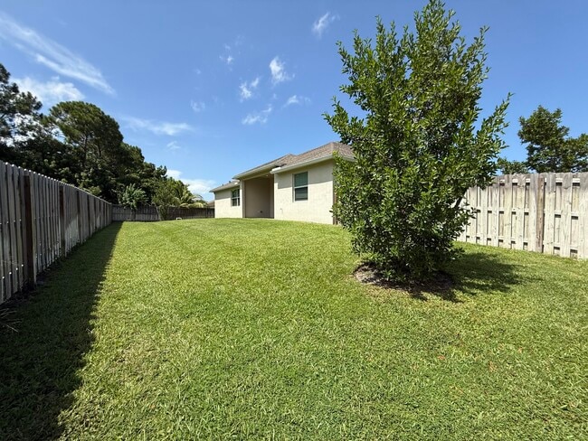 Building Photo - 293 SW Ridgecrest Dr