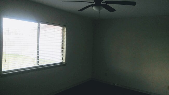 Building Photo - 2401 Mariposa Ln
