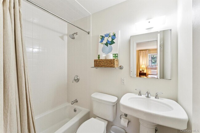 Building Photo - 18 Quogo Neck Ln