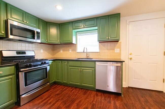Building Photo - Excellent South Philadelphia Row Home