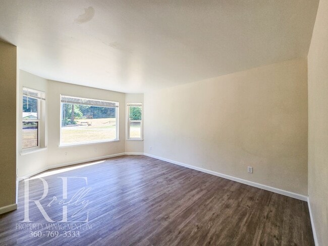 Building Photo - Quiet 3BR Duplex with Garage & Big Yard on...