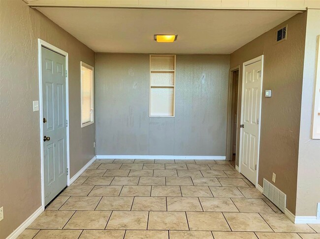 Building Photo - 2906 NW Euclid Ave