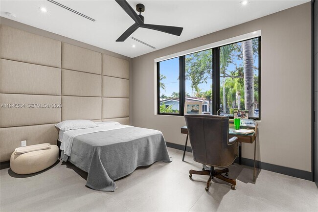 Building Photo - 12911 Oleander Rd