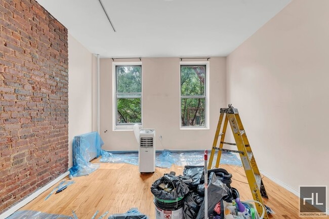 Building Photo - 311 E 105th St
