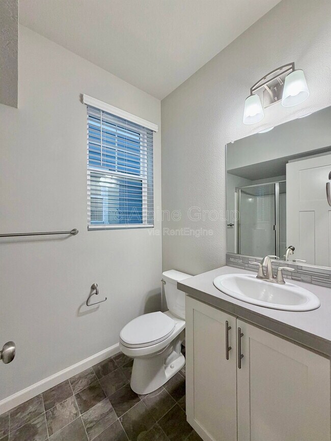 Building Photo - 8153 SE Crabapple St