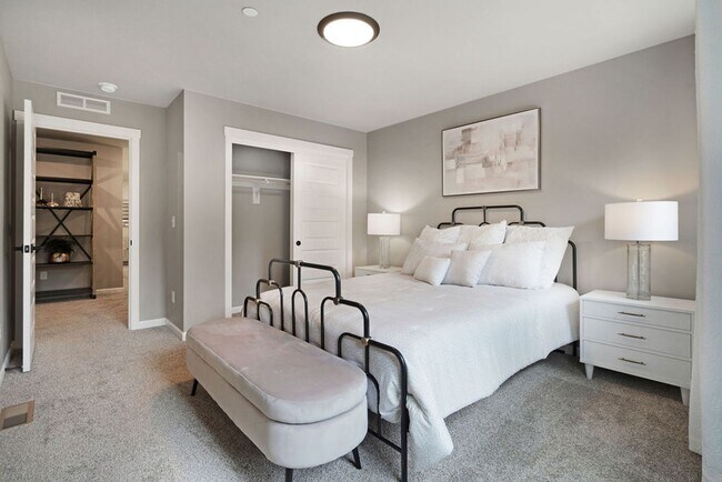 Building Photo - 6812 NE 131st Way