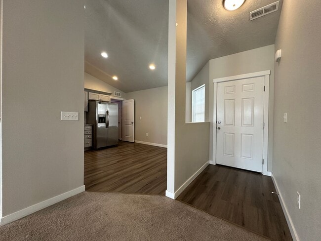 Building Photo - 3bed, 2bath, 1216sq.ft. 2-car garage home in Caldwell (Windsor Creek)