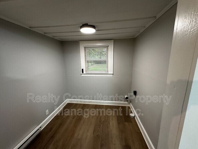 Building Photo - 313 Druid St