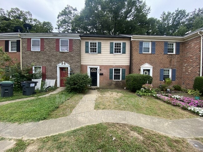 Primary Photo - 504 Olde Greenwich Cir
