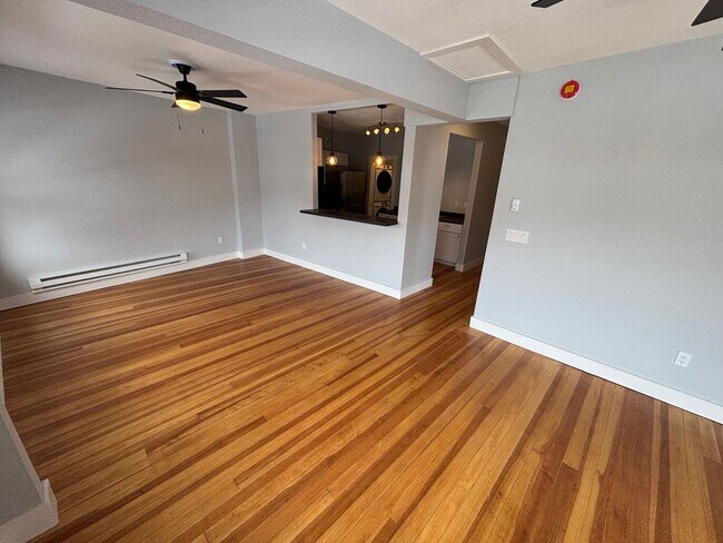 Building Photo - 741 Manitou Ave