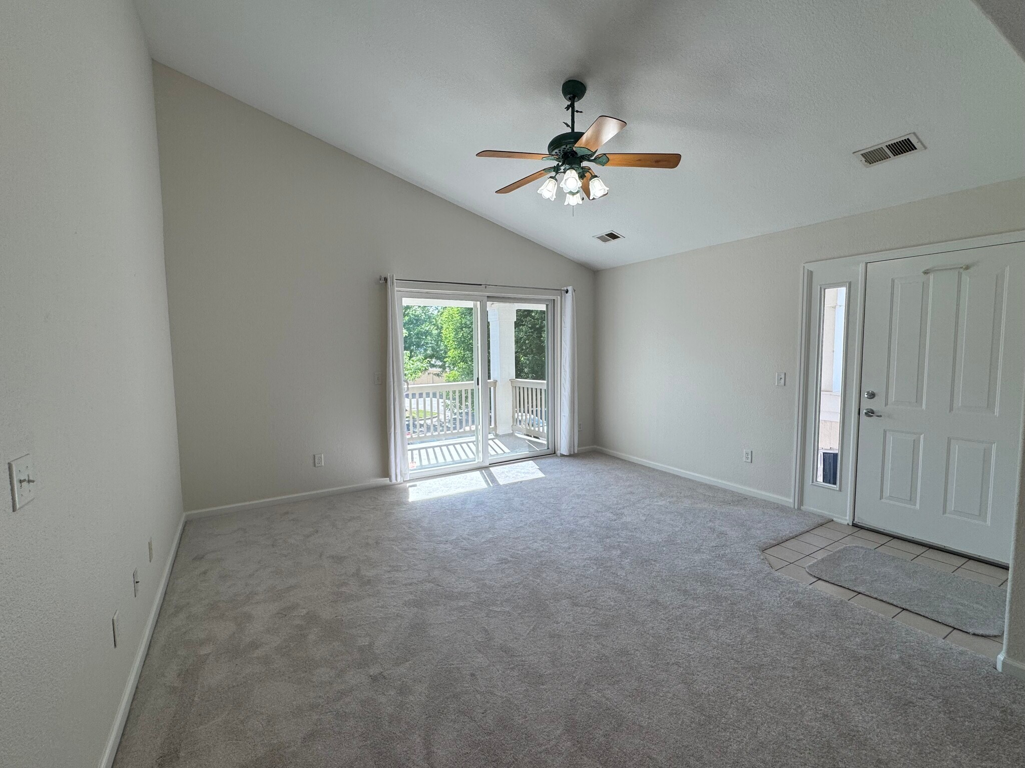 Building Photo - 4715 Hahns Peak Dr