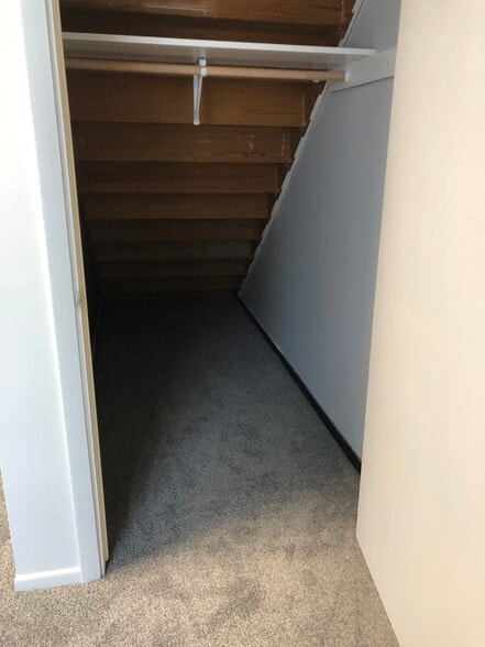 bedroom 2 closet - 306 E Henry St