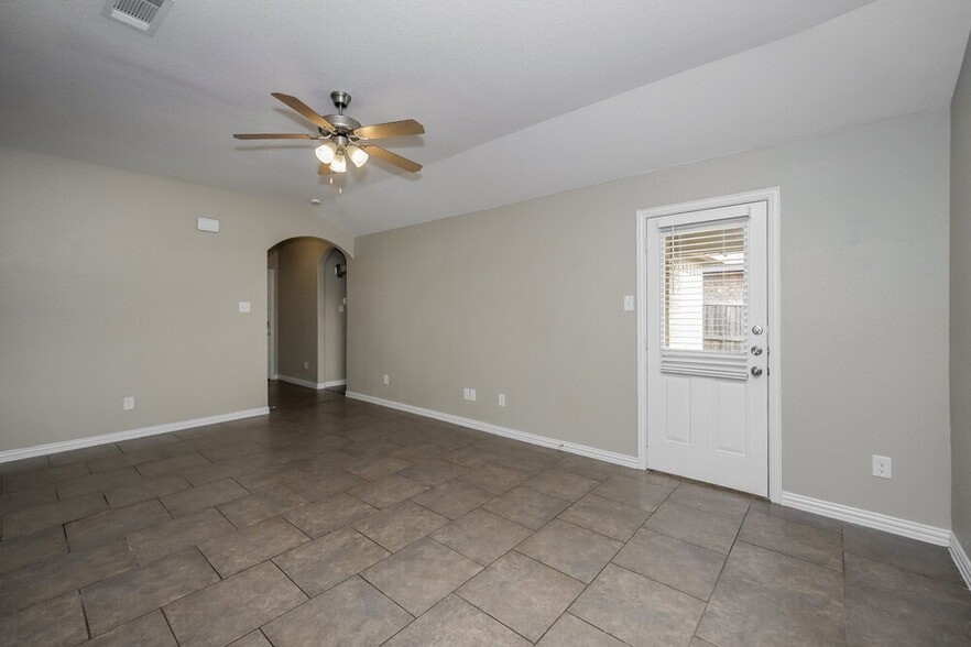 Building Photo - 7609 Rainbow Creek Dr