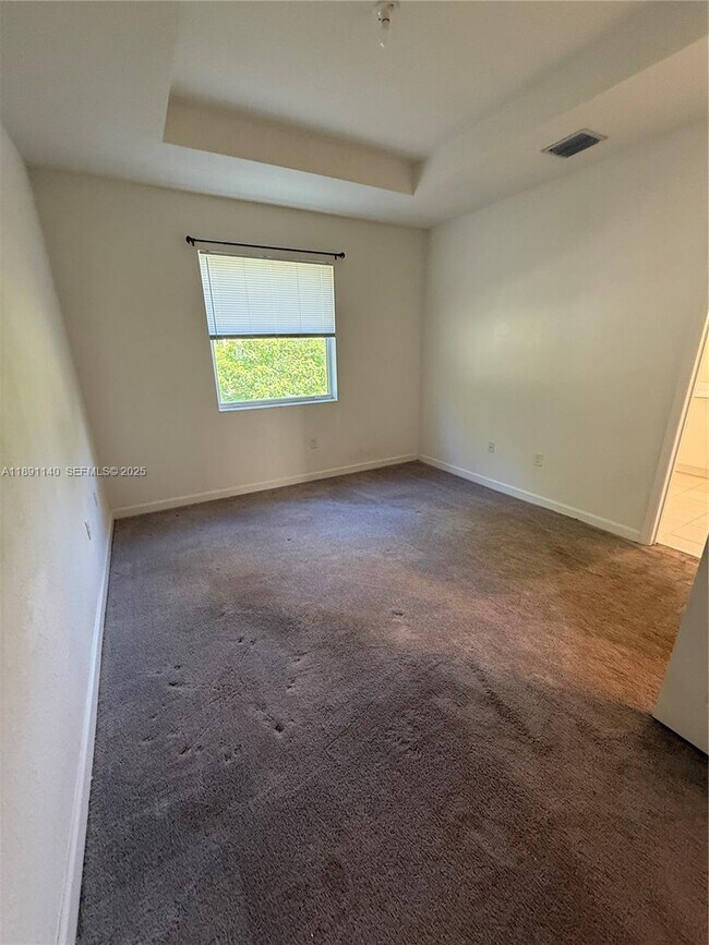 Building Photo - 1021 SE 27th Terrace