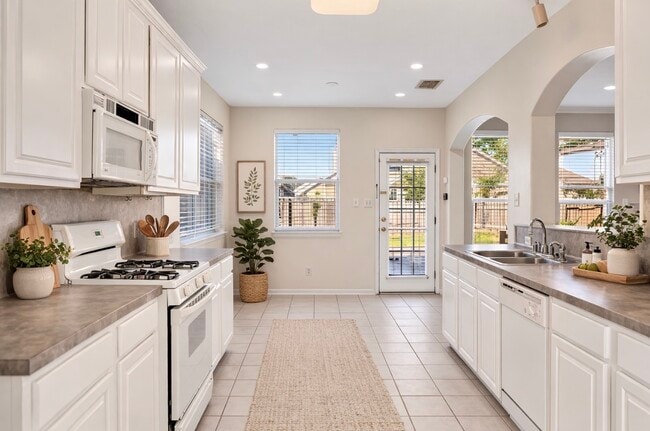 Building Photo - 5603 Lowellberg Ln